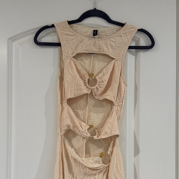 ring front cut out maxi dress - Picture 3 of 5